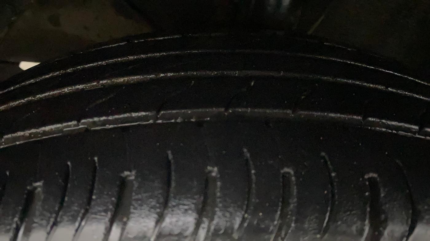 2022 Maruti XL6 ALPHA PLUS MT, Petrol, Manual, 43,138 km, Left Front Tyre Tread