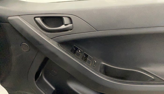 2024 Tata NEXON Smart Plus S 1.2 iCNG, CNG, Manual, 22,604 km, Driver Side Door Panels Control