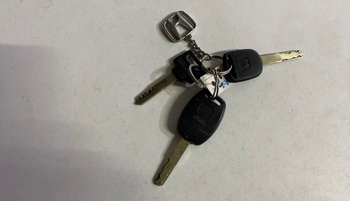 2015 Honda Brio VX MT, Petrol, Manual, 94,108 km, Key Close Up