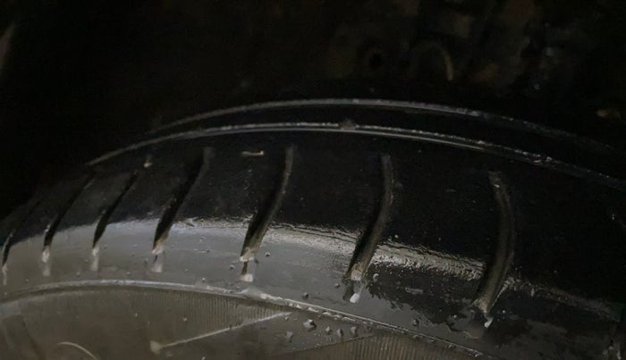 2015 Honda Brio VX MT, Petrol, Manual, 94,108 km, Right Front Tyre Tread