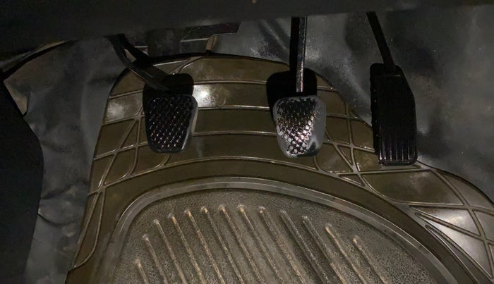 2015 Honda Brio VX MT, Petrol, Manual, 94,108 km, Pedals