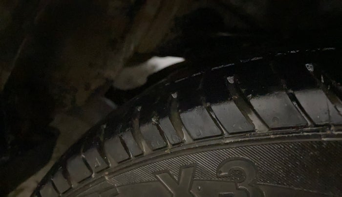 2015 Honda Brio VX MT, Petrol, Manual, 94,108 km, Left Rear Tyre Tread