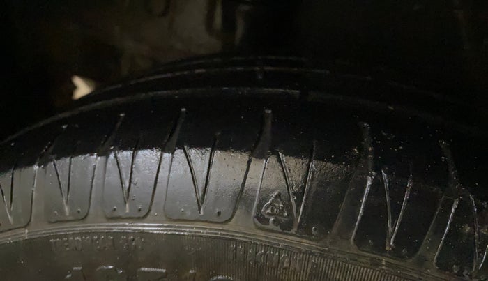 2015 Honda Brio VX MT, Petrol, Manual, 94,108 km, Right Rear Tyre Tread