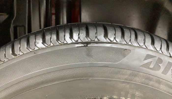 2014 Maruti Swift Dzire VXI, Petrol, Manual, 72,438 km, Right Rear Tyre Tread