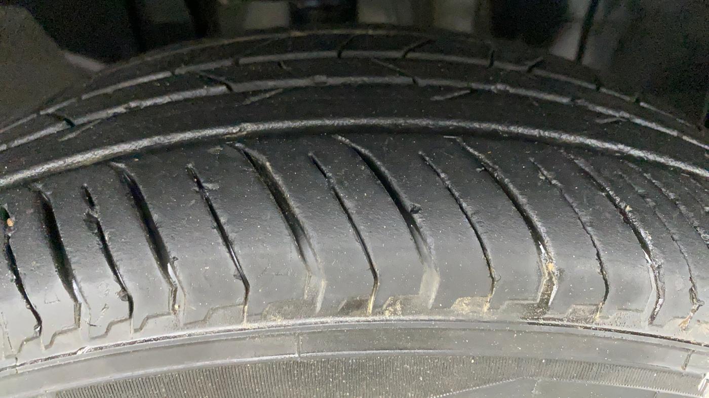 2021 Renault Kiger RXZ CVT 1.0 TURBO, Petrol, Automatic, 17,210 km, Right Front Tyre Tread