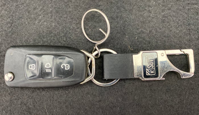 2018 Tata NEXON XT 1.2, Petrol, Manual, 55,700 km, Key Close Up