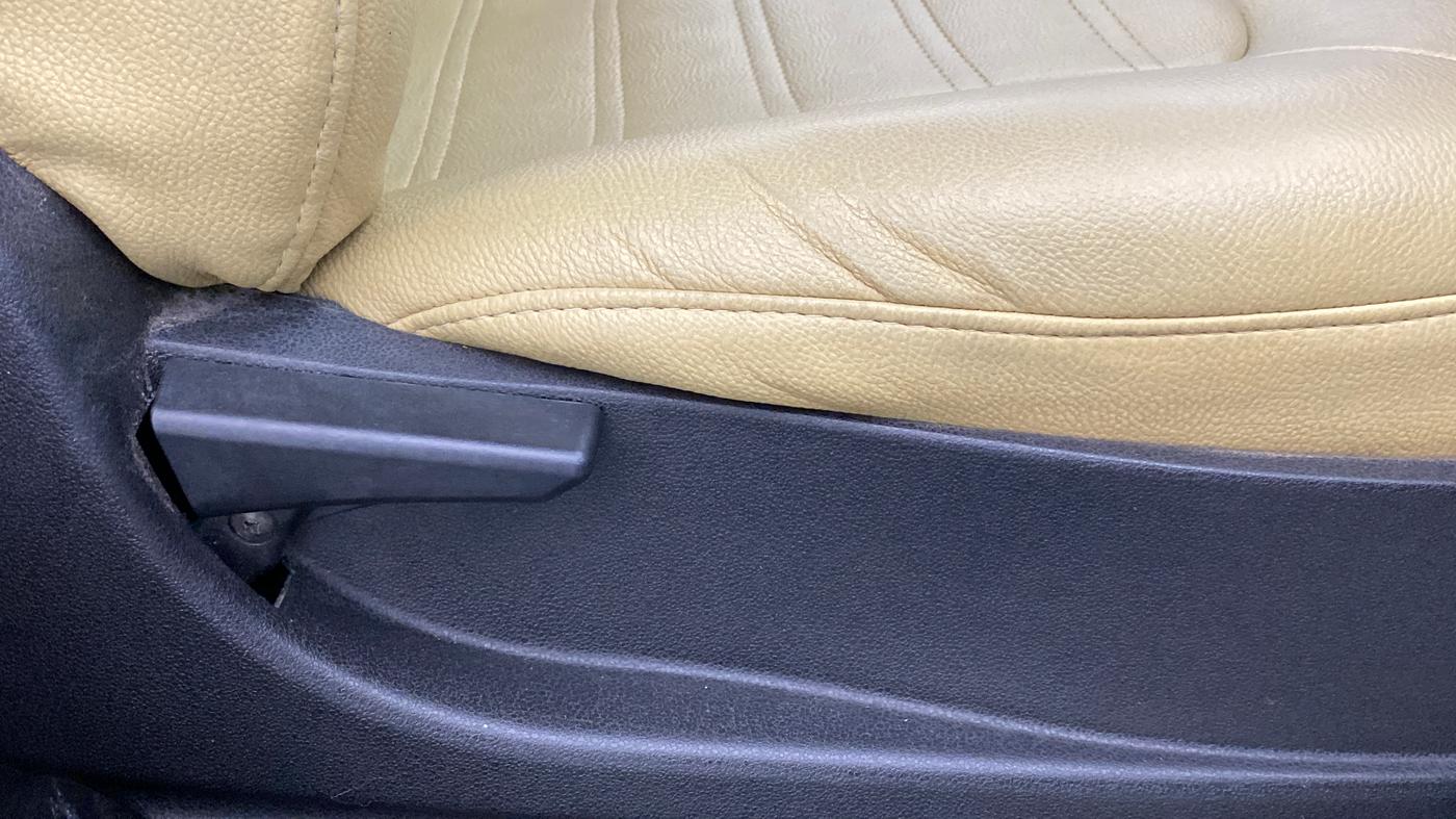 2018 Tata NEXON XT 1.2, Petrol, Manual, 55,700 km, Driver Side Adjustment Panel