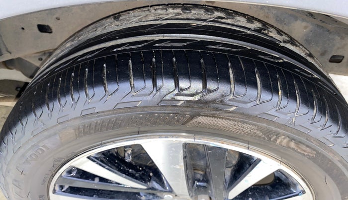 2022 Toyota Innova Crysta 2.7 ZX AT 7 STR, Petrol, Automatic, 10,460 km, Left Rear Tyre Tread