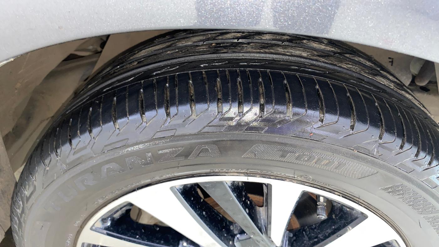 2022 Toyota Innova Crysta 2.7 ZX AT 7 STR, Petrol, Automatic, 10,460 km, Right Front Tyre Tread