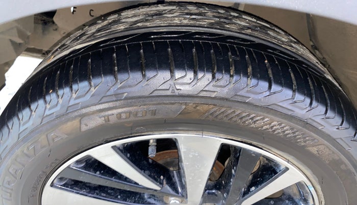 2022 Toyota Innova Crysta 2.7 ZX AT 7 STR, Petrol, Automatic, 10,460 km, Left Front Tyre Tread