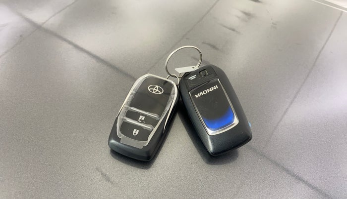 2022 Toyota Innova Crysta 2.7 ZX AT 7 STR, Petrol, Automatic, 10,460 km, Key Close Up