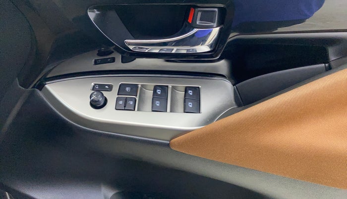 2022 Toyota Innova Crysta 2.7 ZX AT 7 STR, Petrol, Automatic, 10,460 km, Driver Side Door Panels Control