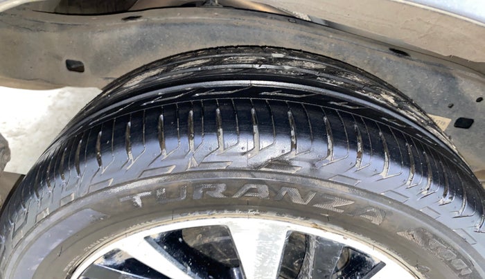 2022 Toyota Innova Crysta 2.7 ZX AT 7 STR, Petrol, Automatic, 10,460 km, Right Rear Tyre Tread