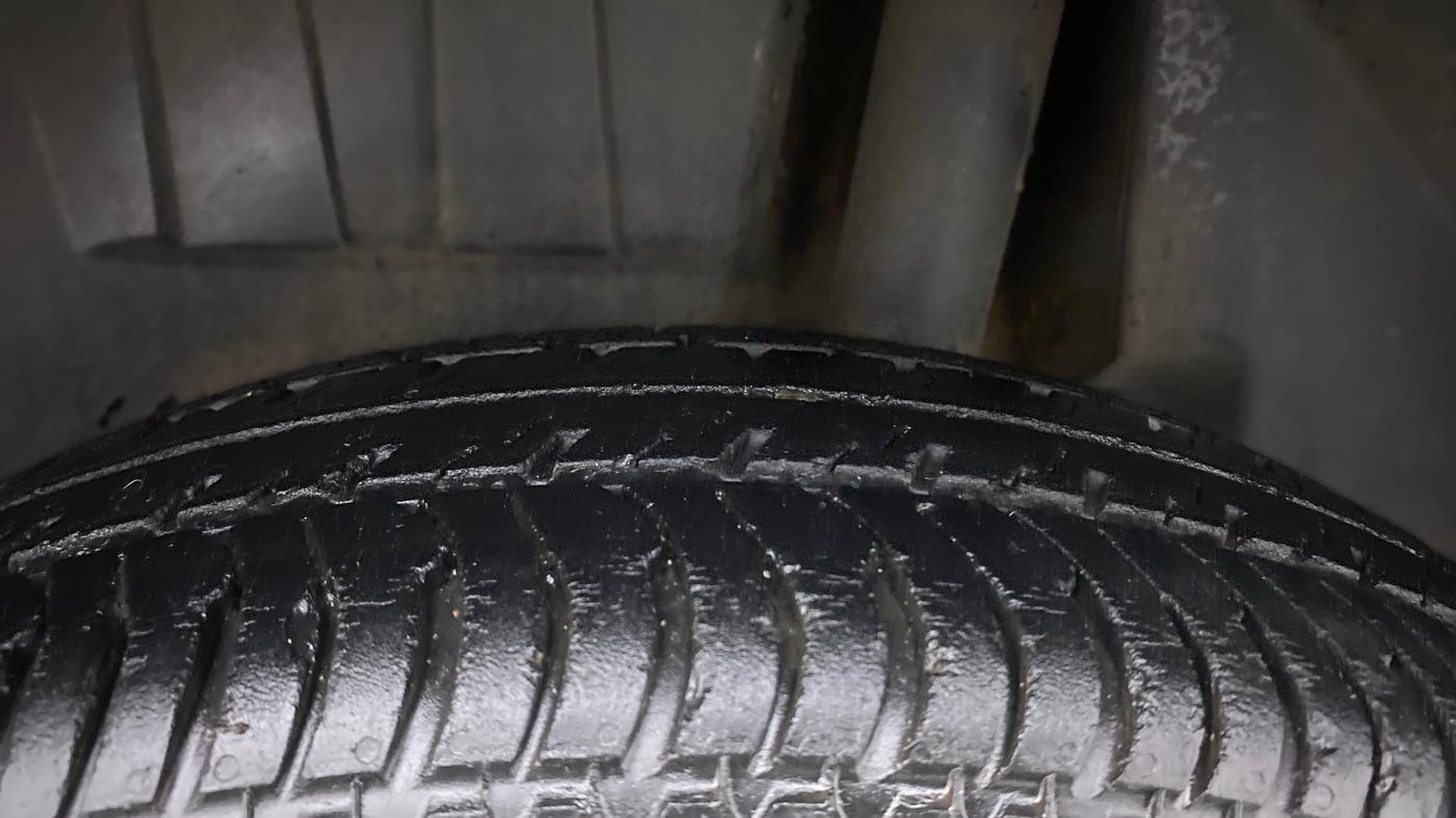 2020 Maruti Dzire VXI, Petrol, Manual, 40,961 km, Left Rear Tyre Tread
