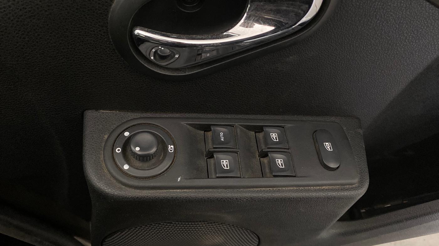 2020 Renault Duster RXZ 1.5 PETROL MT, Petrol, Manual, 34,677 km, Driver Side Door Panels Control
