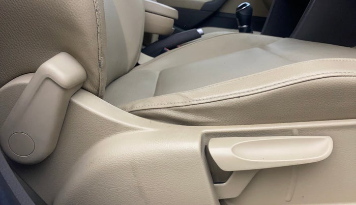 2016 Volkswagen Vento HIGHLINE DIESEL 1.5, Diesel, Manual, 1,19,043 km, Driver Side Adjustment Panel