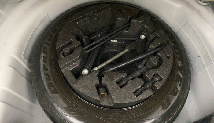 2016 Volkswagen Vento HIGHLINE DIESEL 1.5, Diesel, Manual, 1,19,043 km, Spare Tyre