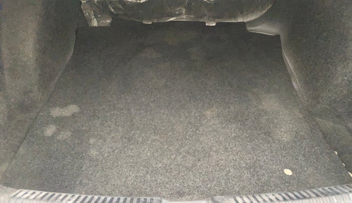 2016 Volkswagen Vento HIGHLINE DIESEL 1.5, Diesel, Manual, 1,19,043 km, Boot Inside