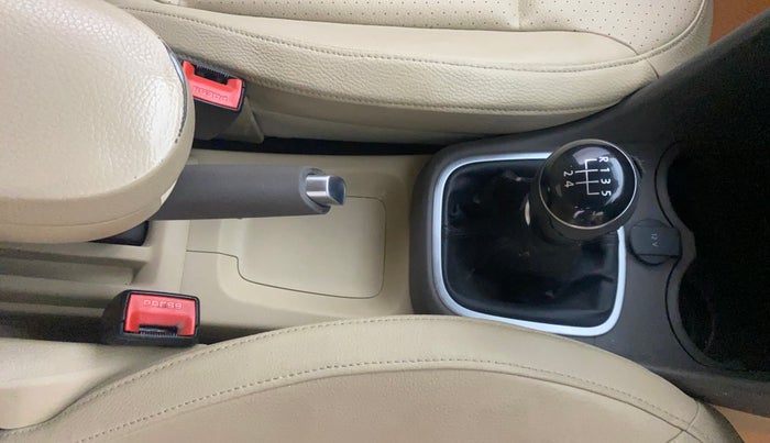 2016 Volkswagen Vento HIGHLINE DIESEL 1.5, Diesel, Manual, 1,19,043 km, Gear Lever