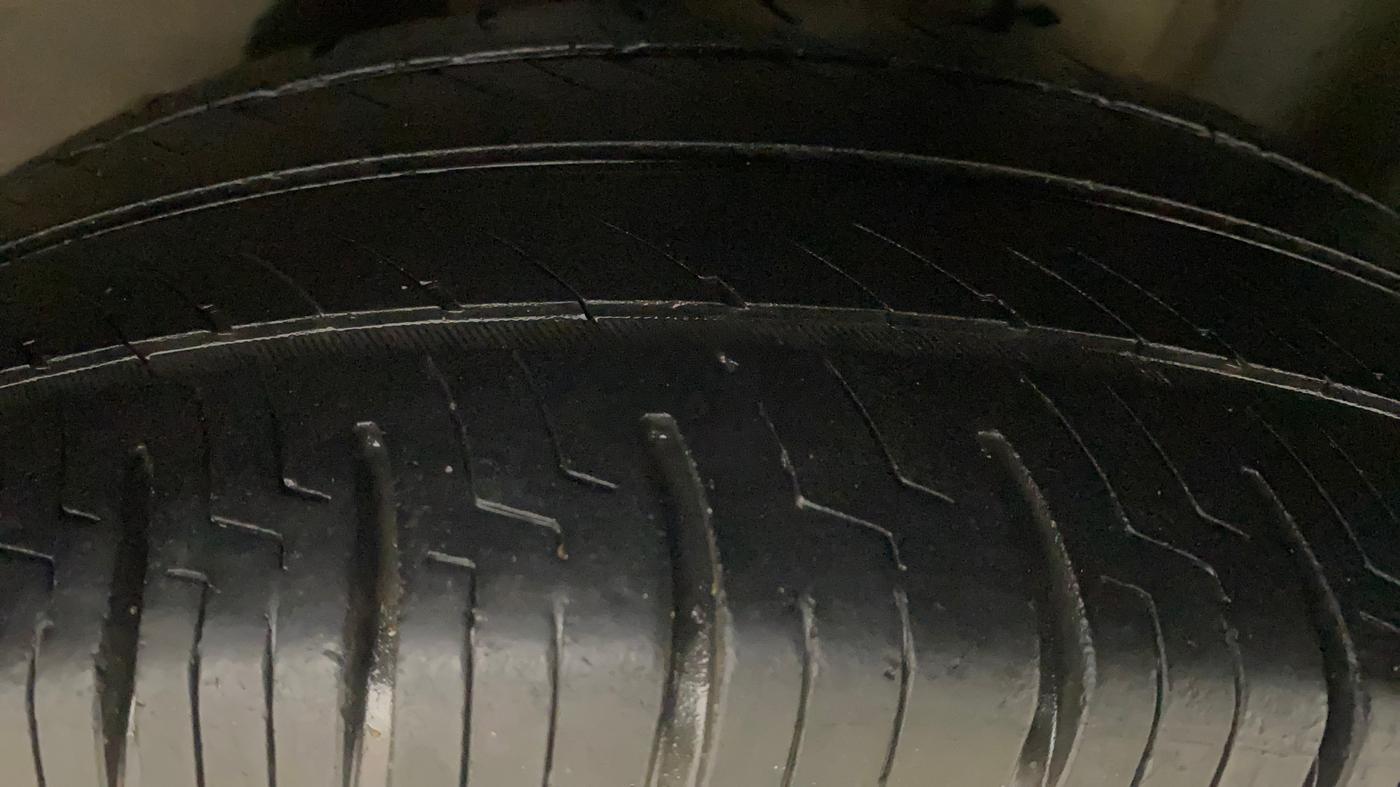 2016 Volkswagen Vento HIGHLINE DIESEL 1.5, Diesel, Manual, 1,19,043 km, Left Rear Tyre Tread