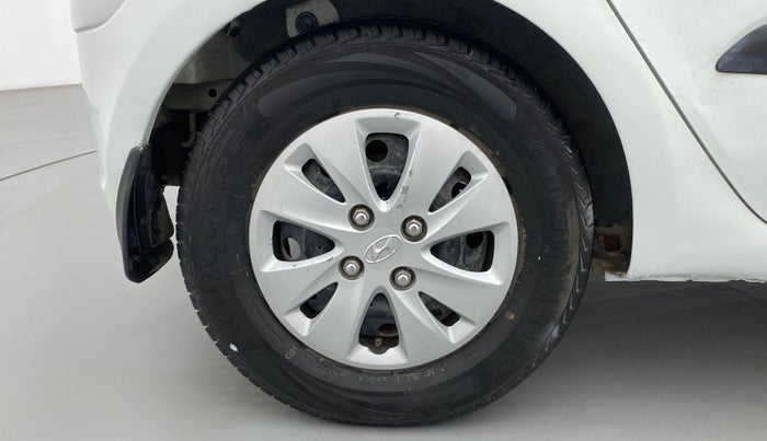 2012 Hyundai i10 MAGNA 1.2, CNG, Manual, 32,985 km, Right Rear Wheel
