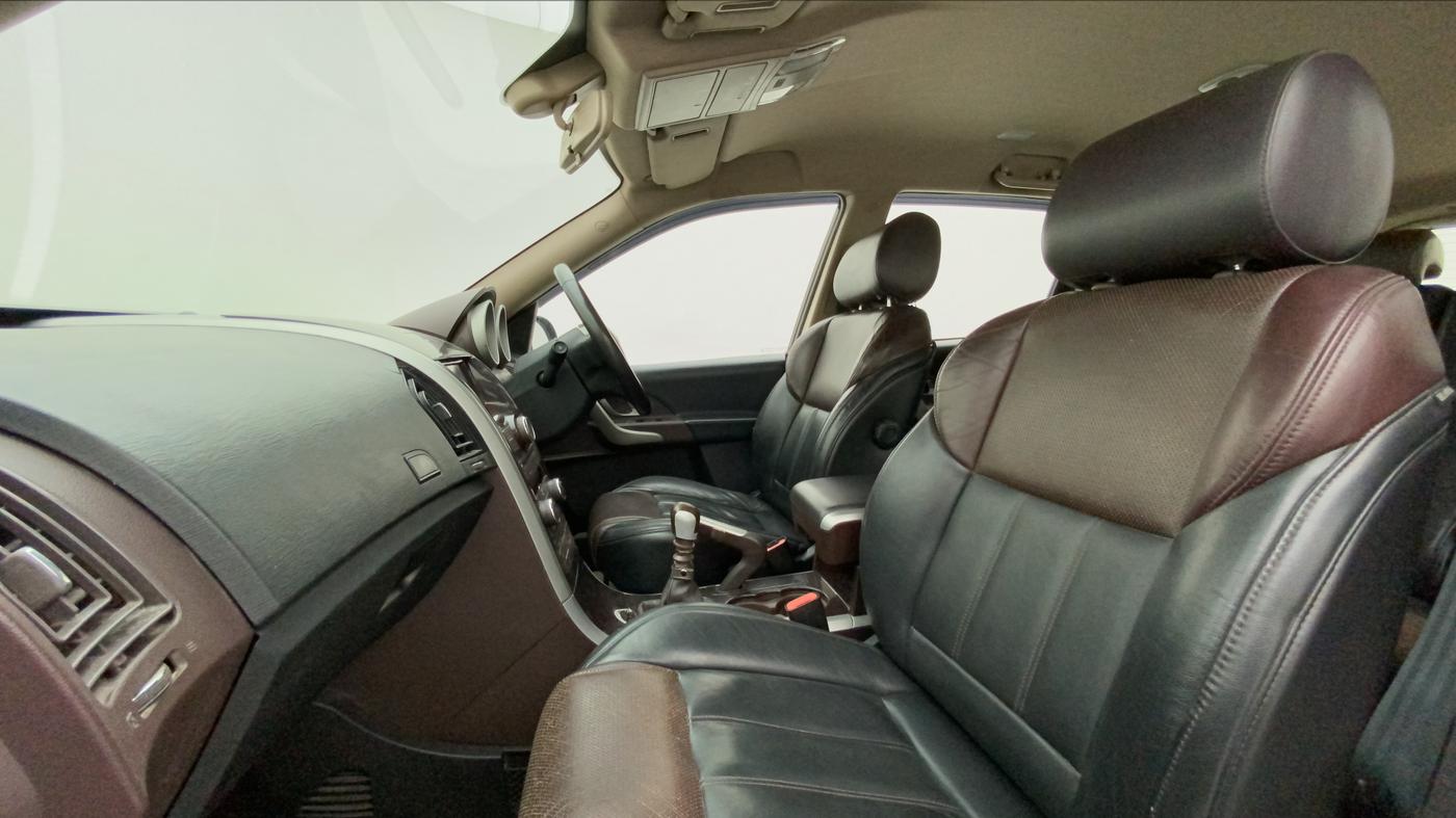 2014 Mahindra XUV500 W8, Diesel, Manual, 91,361 km, Right Side Front Door Cabin