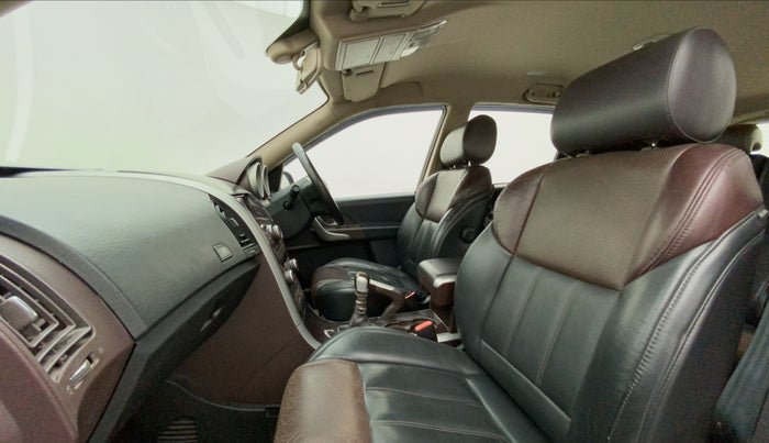 2014 Mahindra XUV500 W8, Diesel, Manual, 91,361 km, Right Side Front Door Cabin