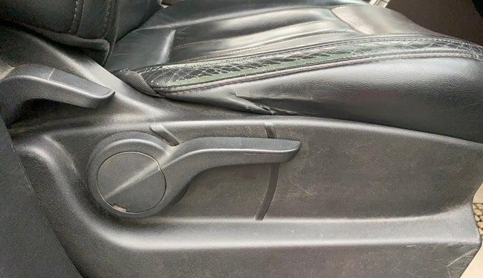 2014 Mahindra XUV500 W8, Diesel, Manual, 91,361 km, Driver Side Adjustment Panel