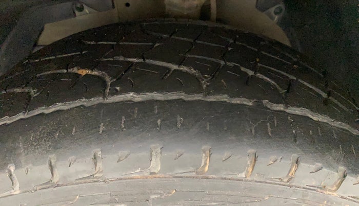 2014 Mahindra XUV500 W8, Diesel, Manual, 91,361 km, Left Front Tyre Tread