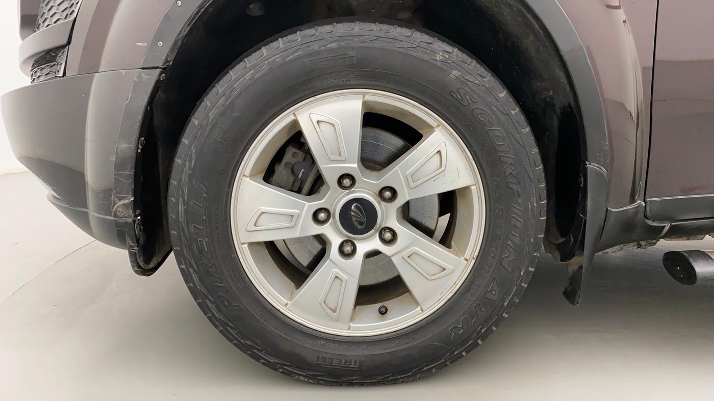 2014 Mahindra XUV500 W8, Diesel, Manual, 91,361 km, Left Front Wheel