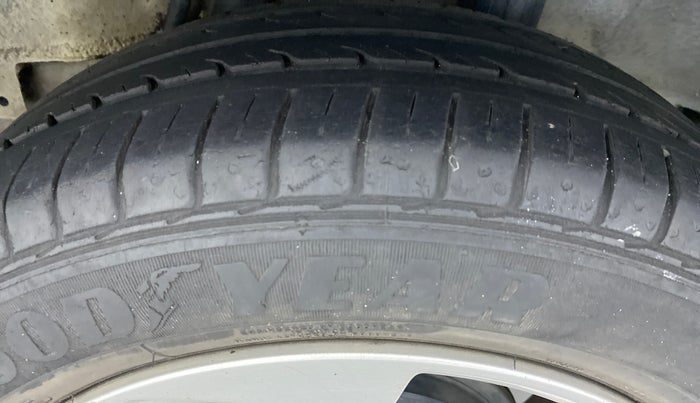 2016 Honda Jazz 1.2 V AT, Petrol, Automatic, 24,610 km, Left Rear Tyre Tread