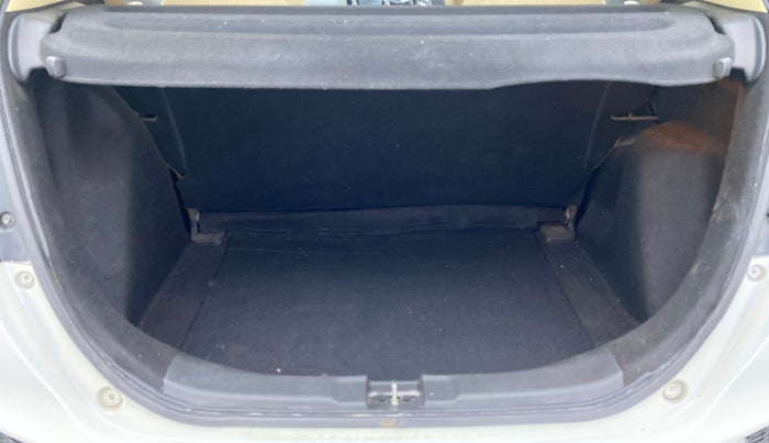 2016 Honda Jazz 1.2 V AT, Petrol, Automatic, 24,610 km, Boot Inside