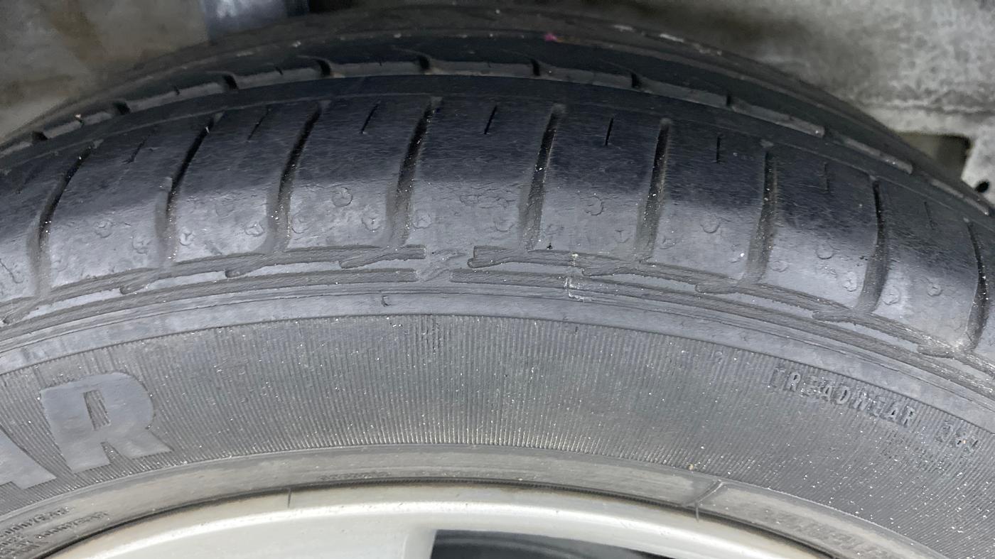 2016 Honda Jazz 1.2 V AT, Petrol, Automatic, 24,610 km, Right Rear Tyre Tread