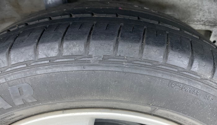 2016 Honda Jazz 1.2 V AT, Petrol, Automatic, 24,610 km, Right Rear Tyre Tread