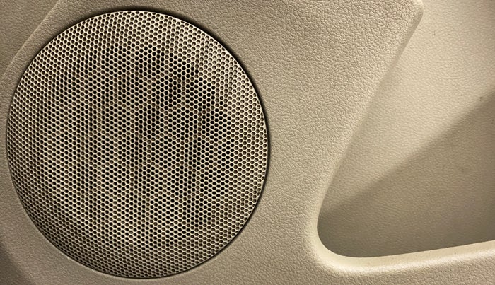 2014 Nissan Terrano XL (P), Petrol, Manual, 74,547 km, Speaker