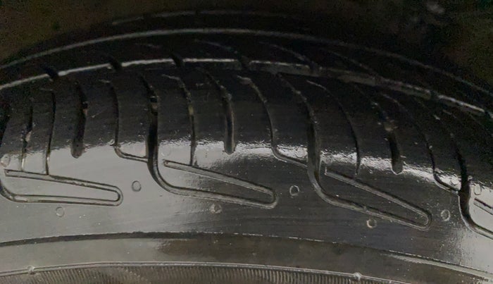 2016 Maruti Celerio ZXI, Petrol, Manual, 85,363 km, Right Rear Tyre Tread