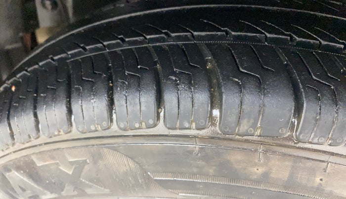 2015 Maruti Swift Dzire VDI, Diesel, Manual, 70,358 km, Left Rear Tyre Tread