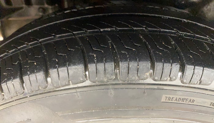 2015 Maruti Swift Dzire VDI, Diesel, Manual, 70,358 km, Right Rear Tyre Tread