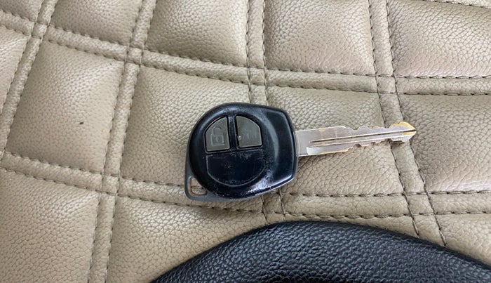 2015 Maruti Swift Dzire VDI, Diesel, Manual, 70,358 km, Key Close Up