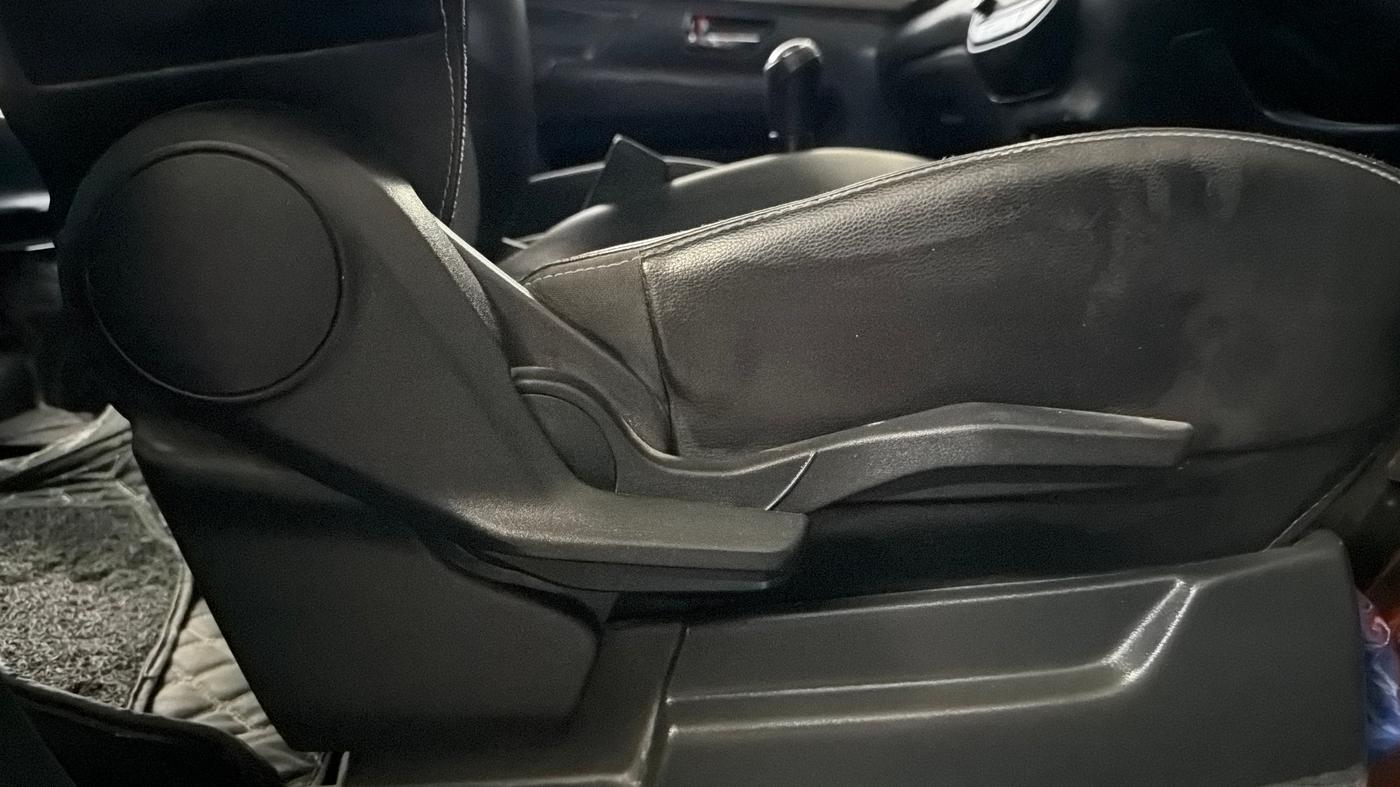 2023 Maruti XL6 ZETA CNG, CNG, Manual, 48,374 km, Driver Side Adjustment Panel