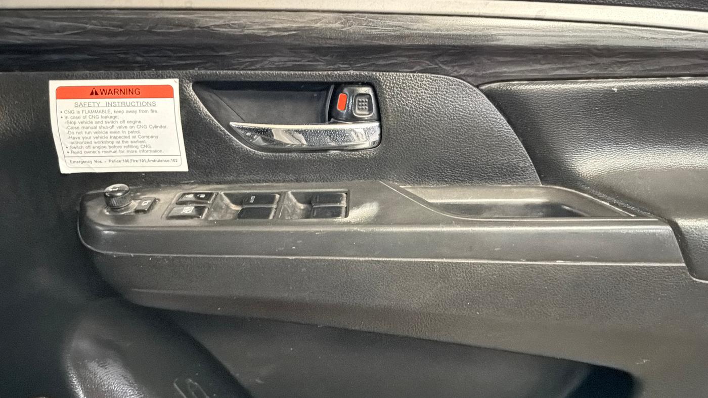 2023 Maruti XL6 ZETA CNG, CNG, Manual, 48,374 km, Driver Side Door Panels Control