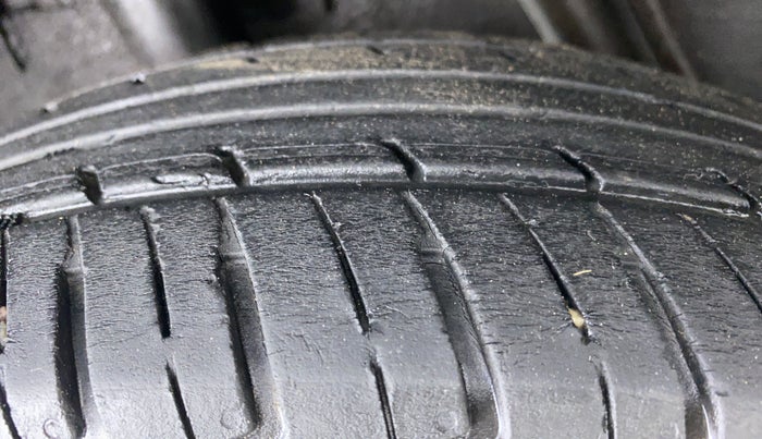 2017 Renault Kwid RXT, Petrol, Manual, 40,785 km, Right Rear Tyre Tread