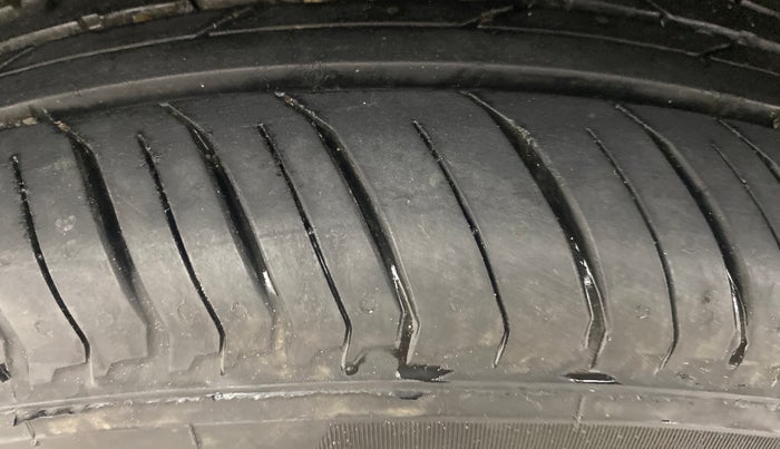 2024 Nissan MAGNITE XV Premium AMT, Petrol, Automatic, 16,068 km, Right Rear Tyre Tread