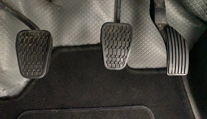 2020 Tata NEXON XM SUNROOF PETROL, Petrol, Manual, 35,575 km, Pedals