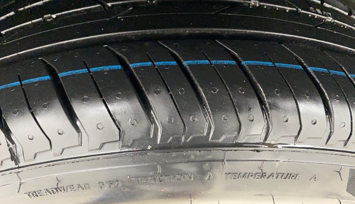 2020 Tata NEXON XM SUNROOF PETROL, Petrol, Manual, 35,575 km, Right Rear Tyre Tread