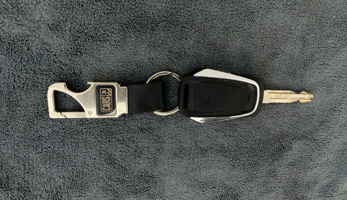 2018 Mahindra KUV 100 NXT K6+ P 6 STR, Petrol, Manual, 27,973 km, Key Close Up