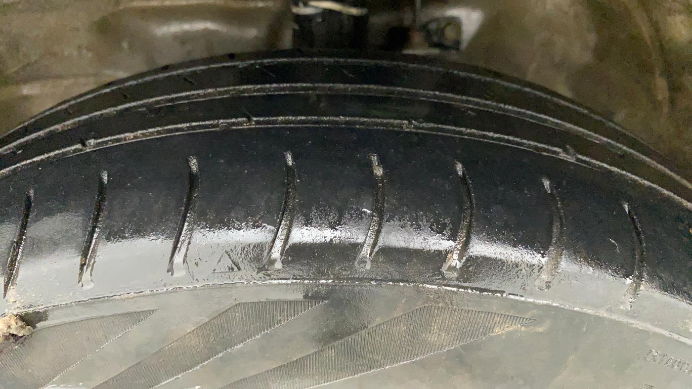 2018 Maruti Wagon R 1.0 LXI CNG, CNG, Manual, 1,00,362 km, Left Front Tyre Tread