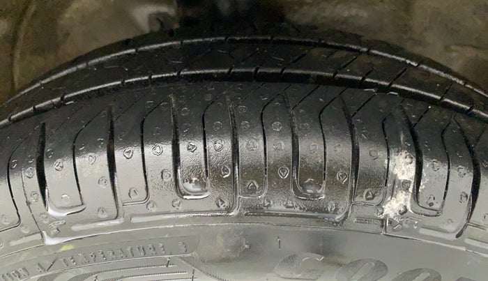 2018 Maruti Wagon R 1.0 LXI CNG, CNG, Manual, 1,00,362 km, Right Front Tyre Tread