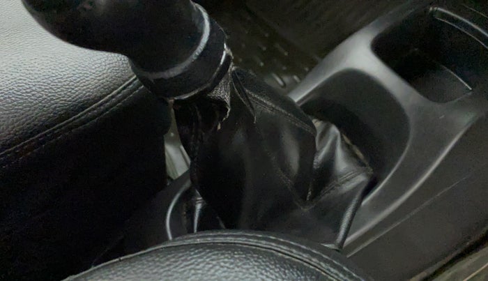 2018 Maruti Wagon R 1.0 LXI CNG, CNG, Manual, 1,00,362 km, Gear lever - Boot cover slightly torn