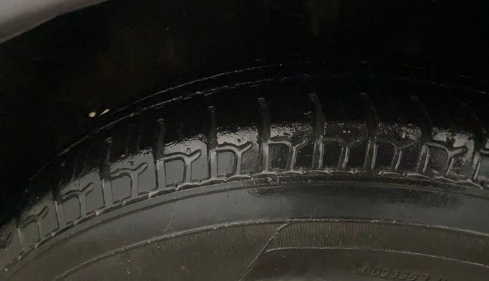 2014 Hyundai i10 MAGNA 1.1, Petrol, Manual, 56,193 km, Left Front Tyre Tread